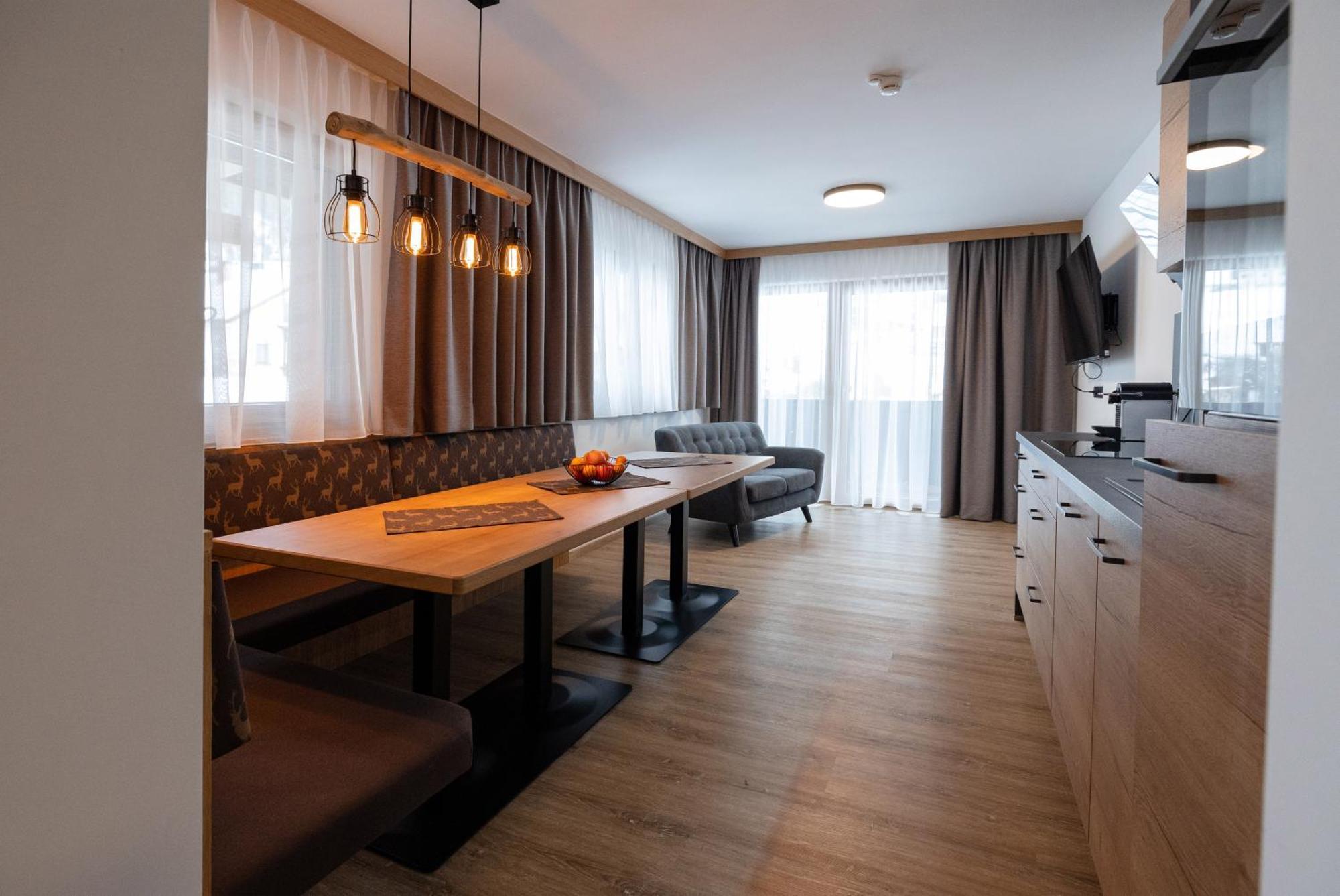 Hotel Steuxner นอยชติฟ อิม ชตูไปทัล ภายนอก รูปภาพ